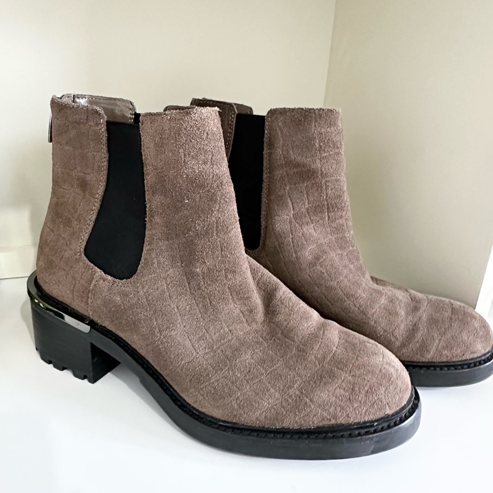Vince Camino Ankle Boots - Size 9 Wide - Suede - Trendy, Chunky Heel